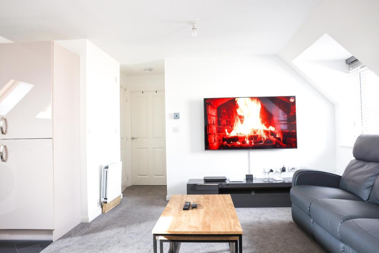 Stunning Two-Bedroom Apartment At A3Ree, Free Parking, Near Cribbs Causeway Mall Bristol Exterior photo