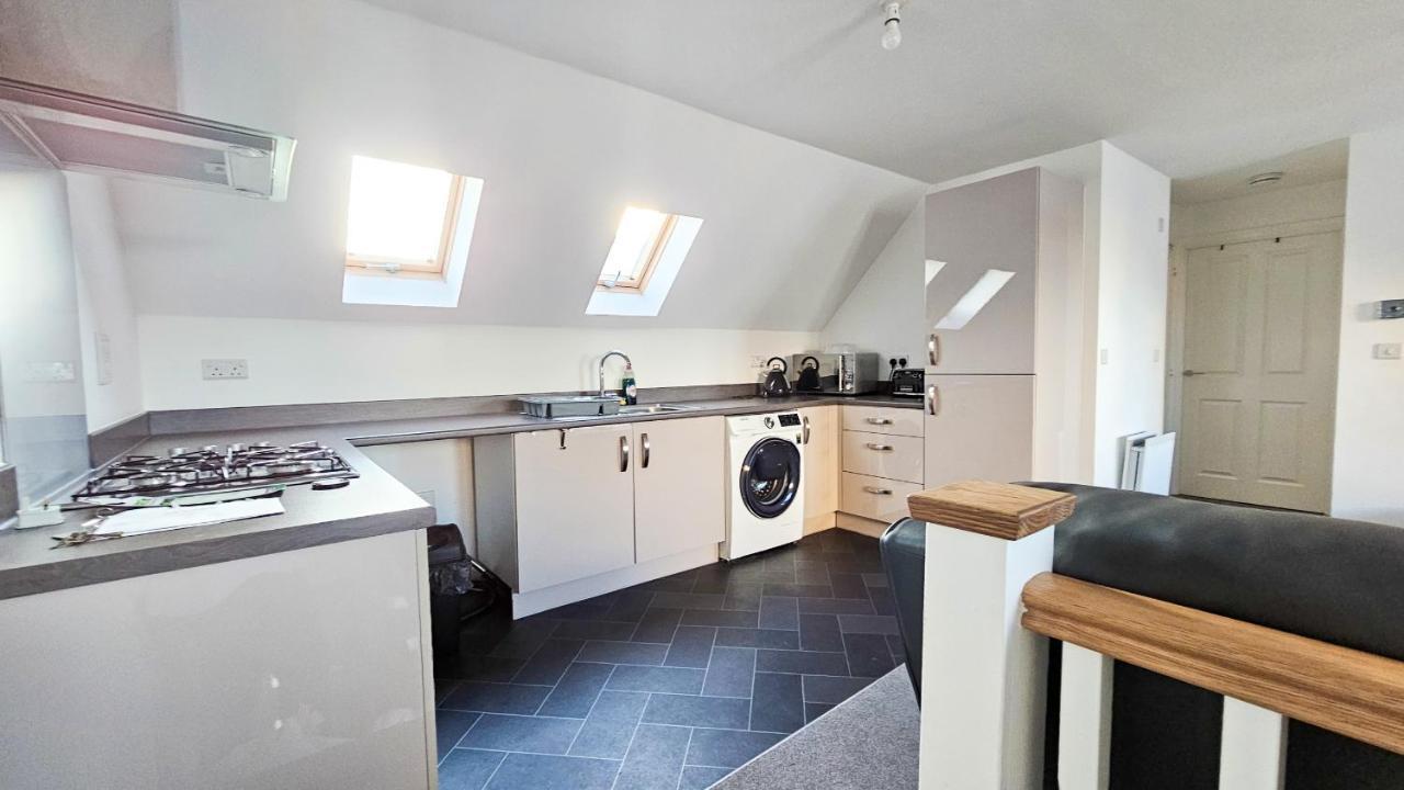 Stunning Two-Bedroom Apartment At A3Ree, Free Parking, Near Cribbs Causeway Mall Bristol Exterior photo