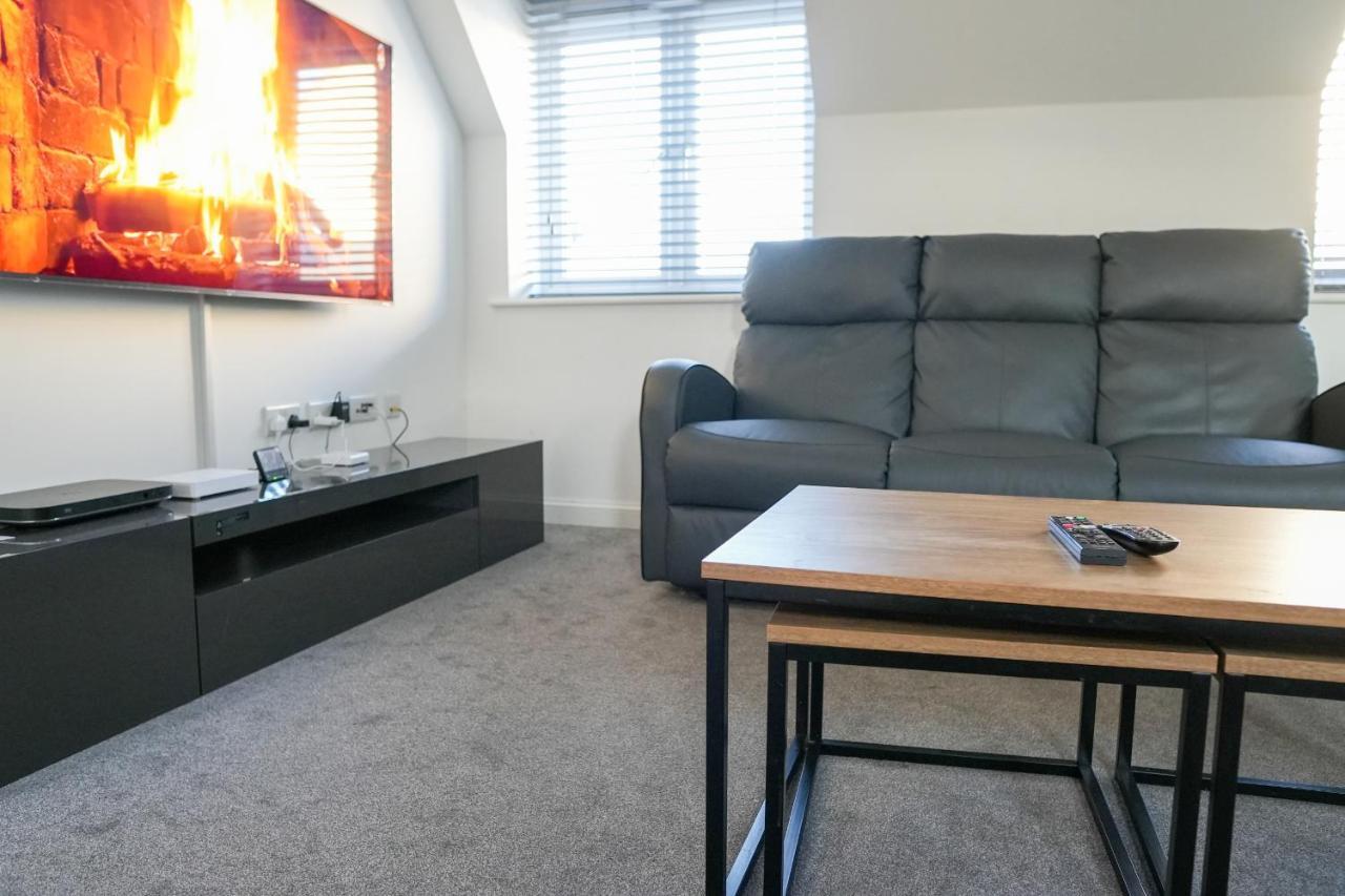 Stunning Two-Bedroom Apartment At A3Ree, Free Parking, Near Cribbs Causeway Mall Bristol Exterior photo