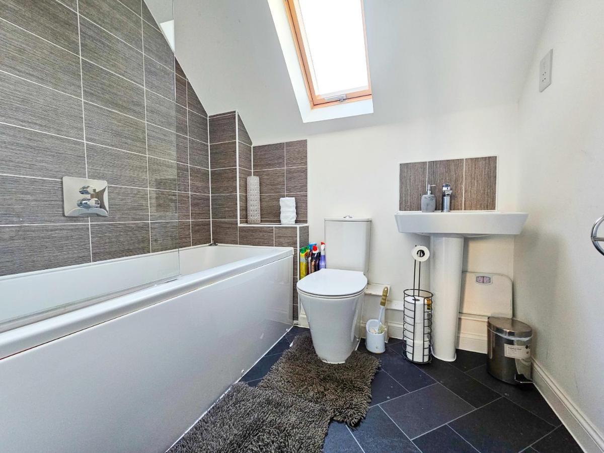 Stunning Two-Bedroom Apartment At A3Ree, Free Parking, Near Cribbs Causeway Mall Bristol Exterior photo