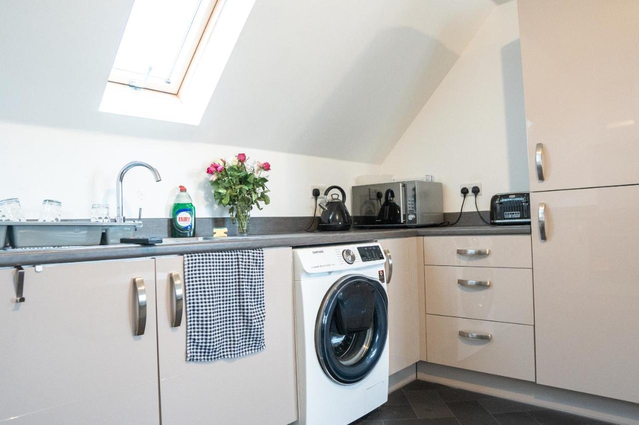 Stunning Two-Bedroom Apartment At A3Ree, Free Parking, Near Cribbs Causeway Mall Bristol Exterior photo